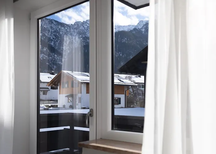 Eschenlohe, Balcony With Mountain Views Lägenhet *