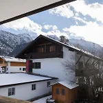 Eschenlohe, Balcony With Mountain Views Lejlighed